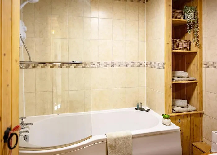 The Barn, Rustic Country Dog Friendly * Whitby