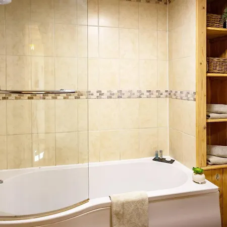 The Barn, Rustic Country Dog Friendly * Whitby